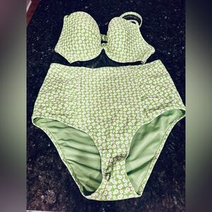 Aerie 2 Piece Ditsy Green Floral Bathing suit. Gently worn.